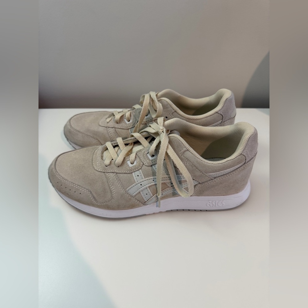 ASICS Women's Cream Sneakers 9 Lyte Suede Retro Running Shoes